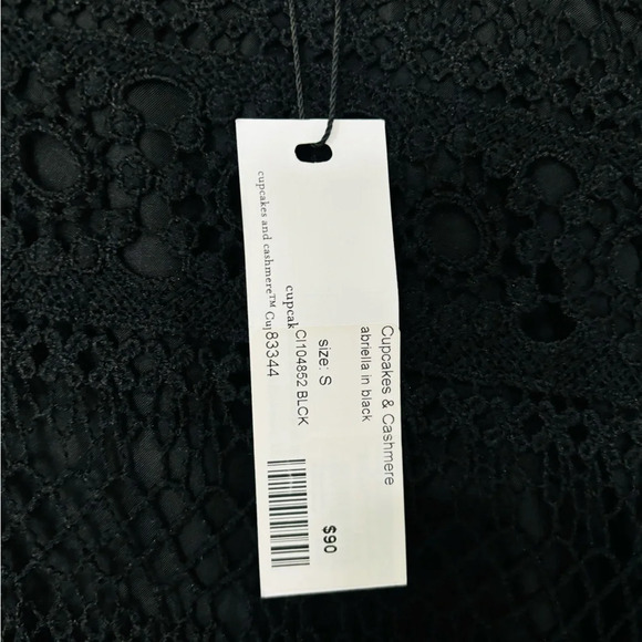 cupcakes & cashmere Black Sleeveless Peplum Blouse - Picture 8 of 8